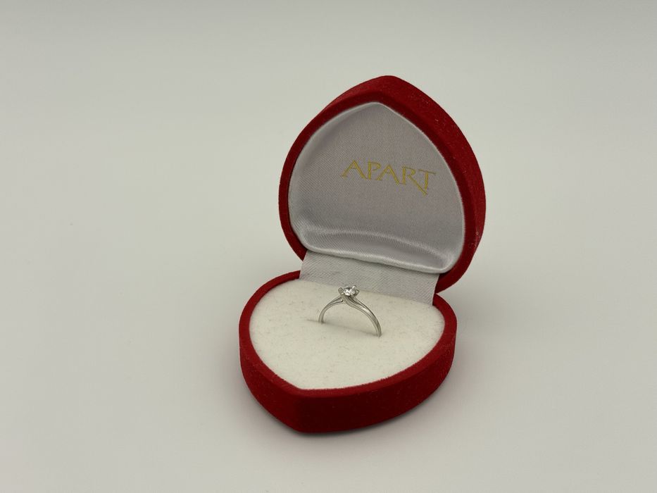 Pierscionek z diamentem, brylantem, zareczynowy, APART.