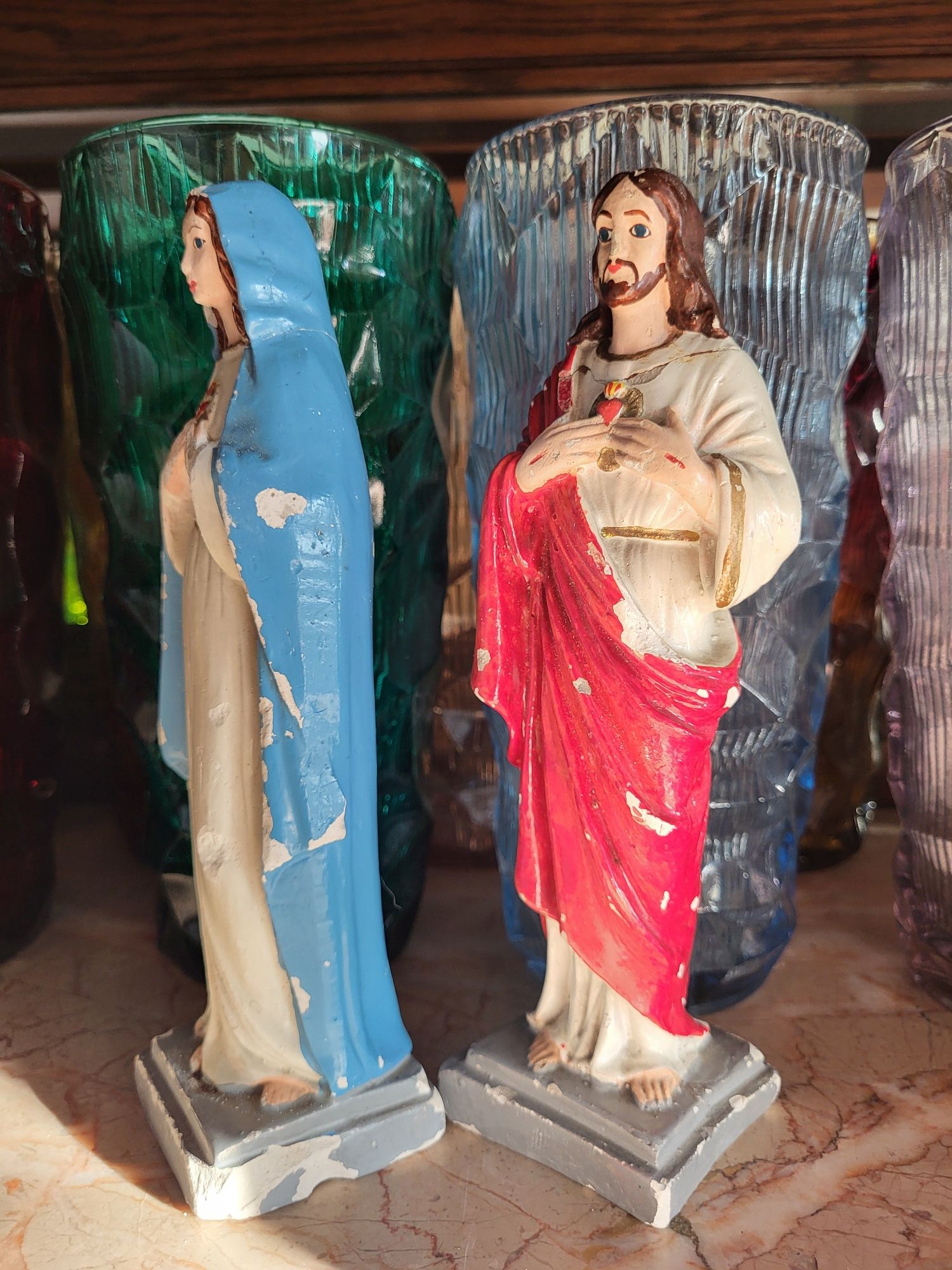 Stare gipsowe figurki Jezus i Maryja