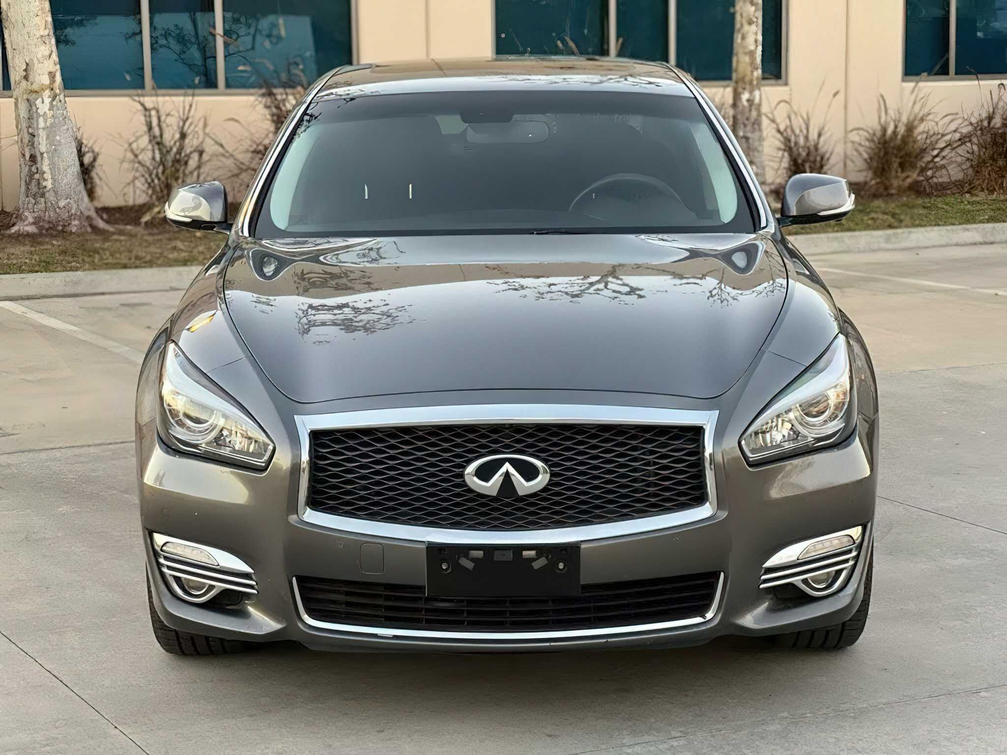 Infiniti Q70 Luxe 2018
