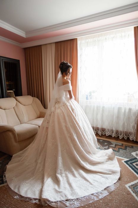 Вишукана весільна сукня / весільне плаття