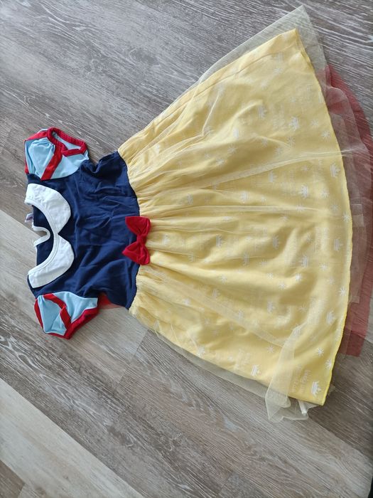 Vestido Rapunzel e vestido branca de neve