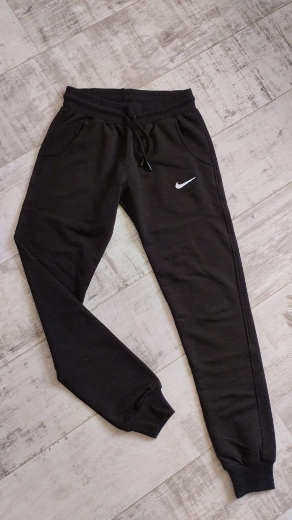 Spodnie czarne nike r. s