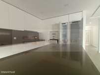 Famões / Casal Novo: Moradia Nova T4 + Terraço, (Lote 300 m2)