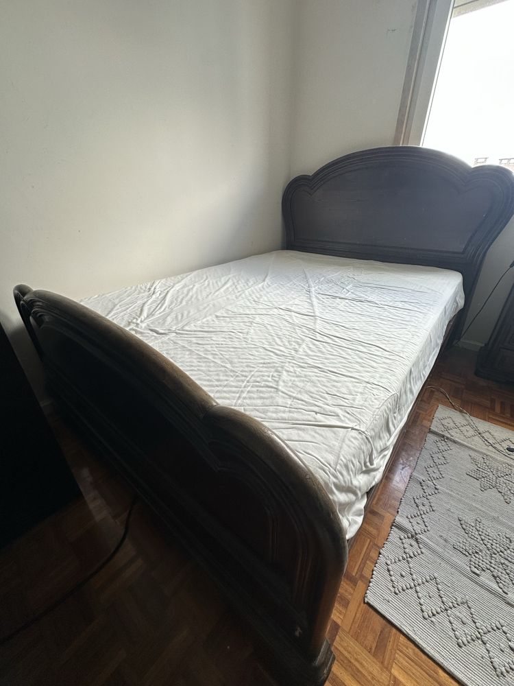 Quarto (Cama/Mesa Cabeceira/Escrivaninha ) - Paços de Ferreira