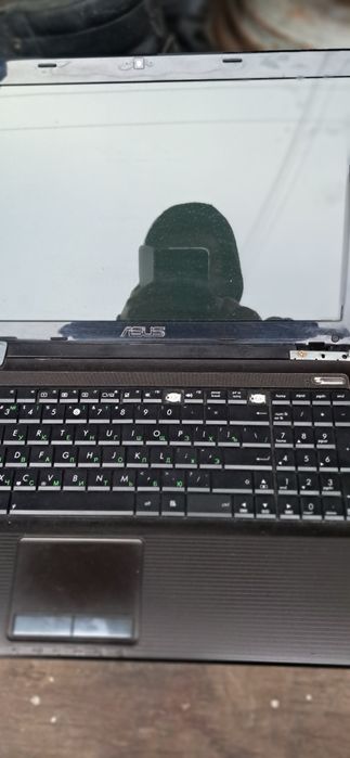 Ноутбук асус Asus робочий на запчастинт