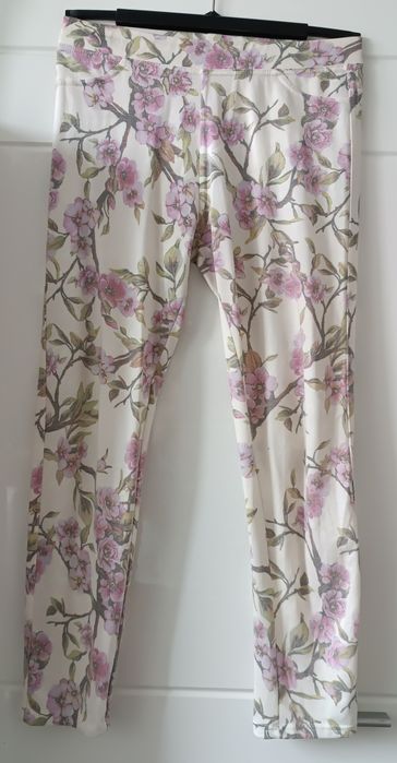 Leginsy w kwiaty