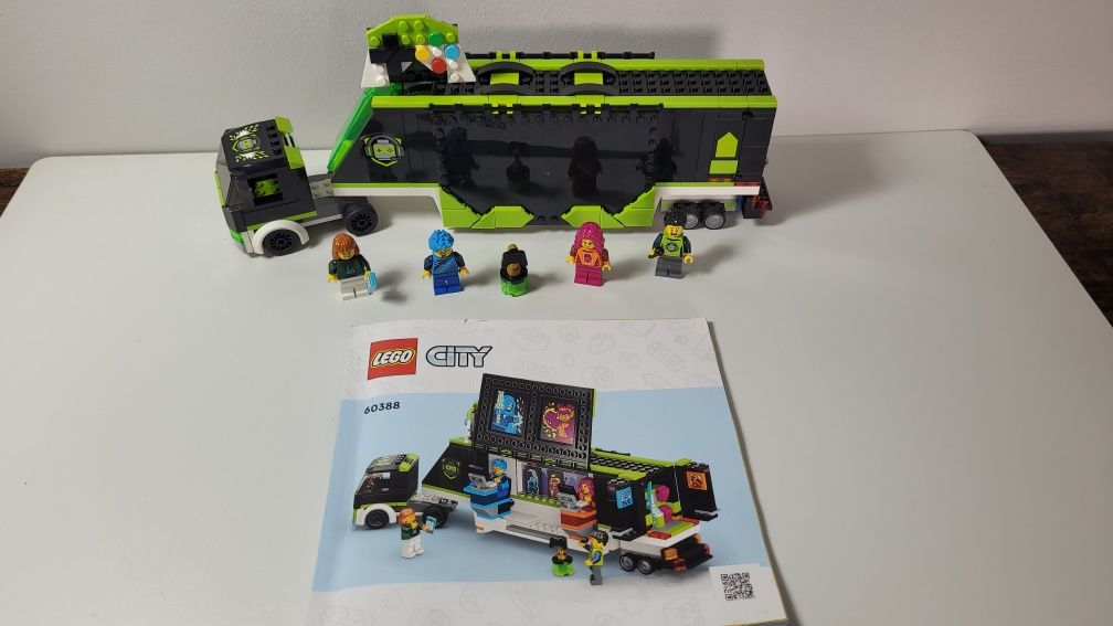 Klocki lego City 60388 Ciężarówka na turniej gier.