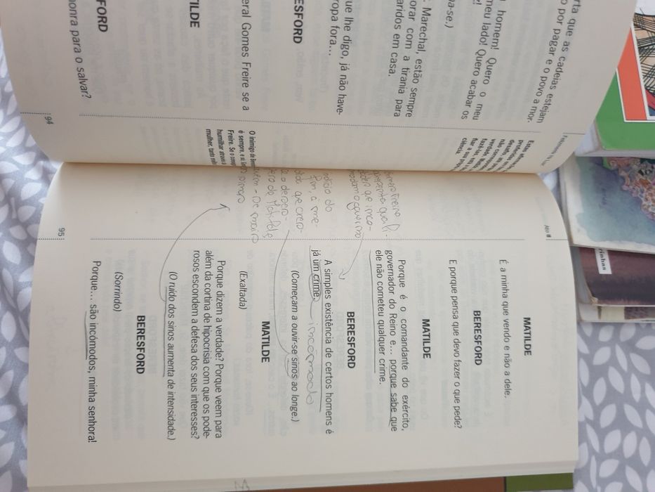 Livros diversos em bom estado