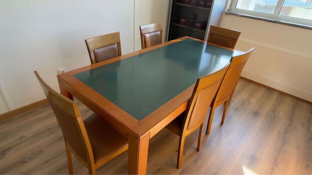 Mesas e cadeiras estado novo