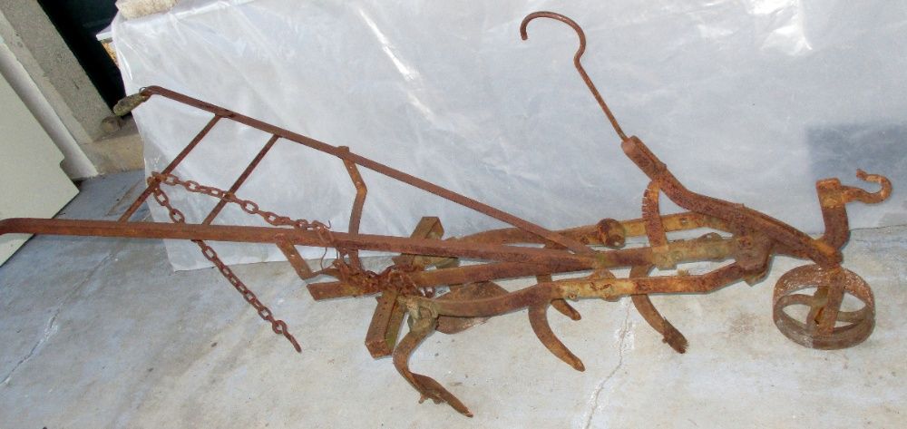 sachador, charrua abre regos antigo