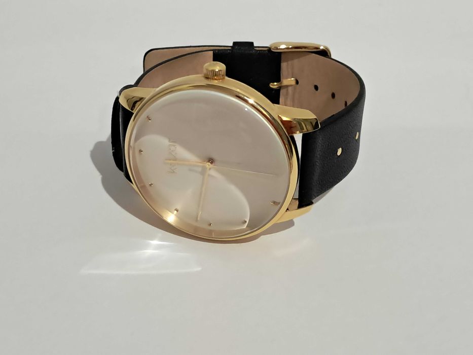Kazar Zegarek na skórzanym pasku ze złotą kopertą i białą tarczą