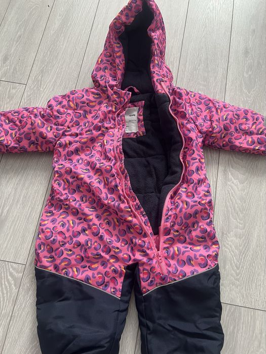 Продам два зимові  комбінзони