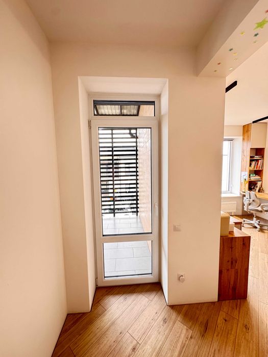 Сучасний котедж з ремонтом у районі Щасливого!