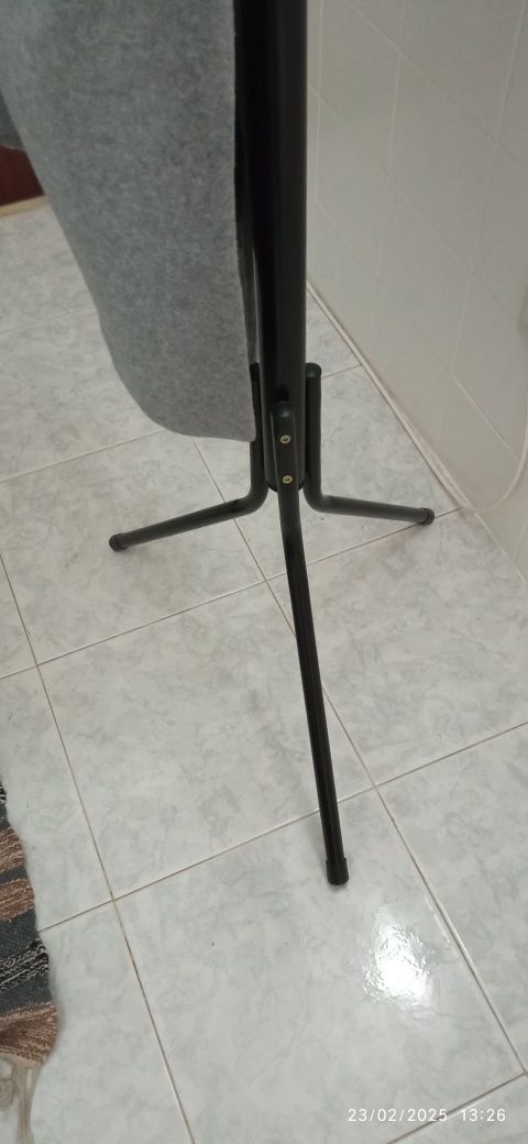 Cabide de pé como novo