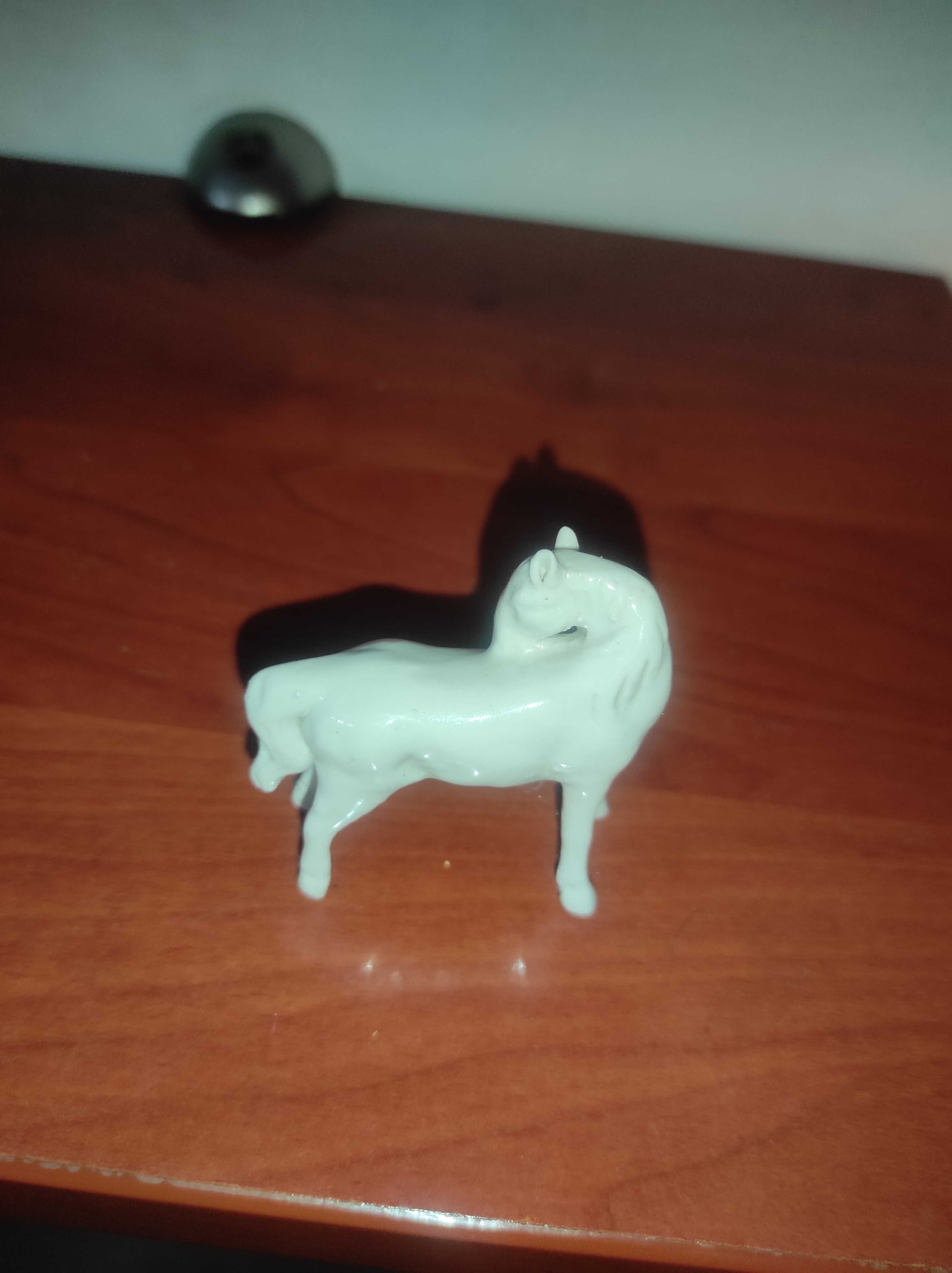 Cavalo em Porcelana Sem Marca