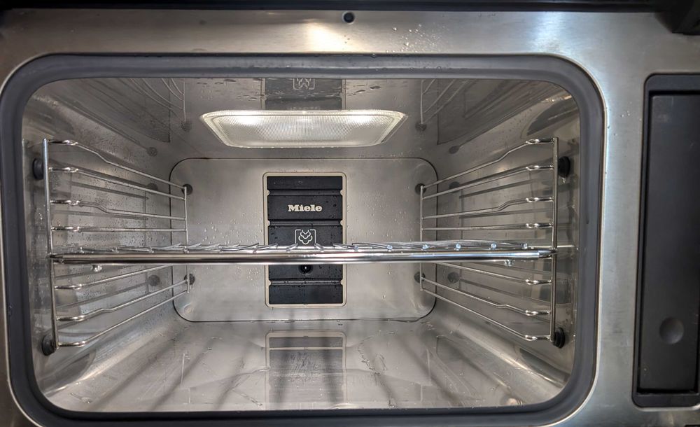 Piekarnik parowy z mikrofalą Miele DGM 6401