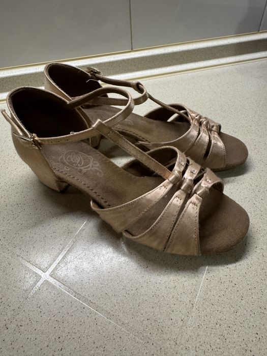 Дитячі туфлі для танцю