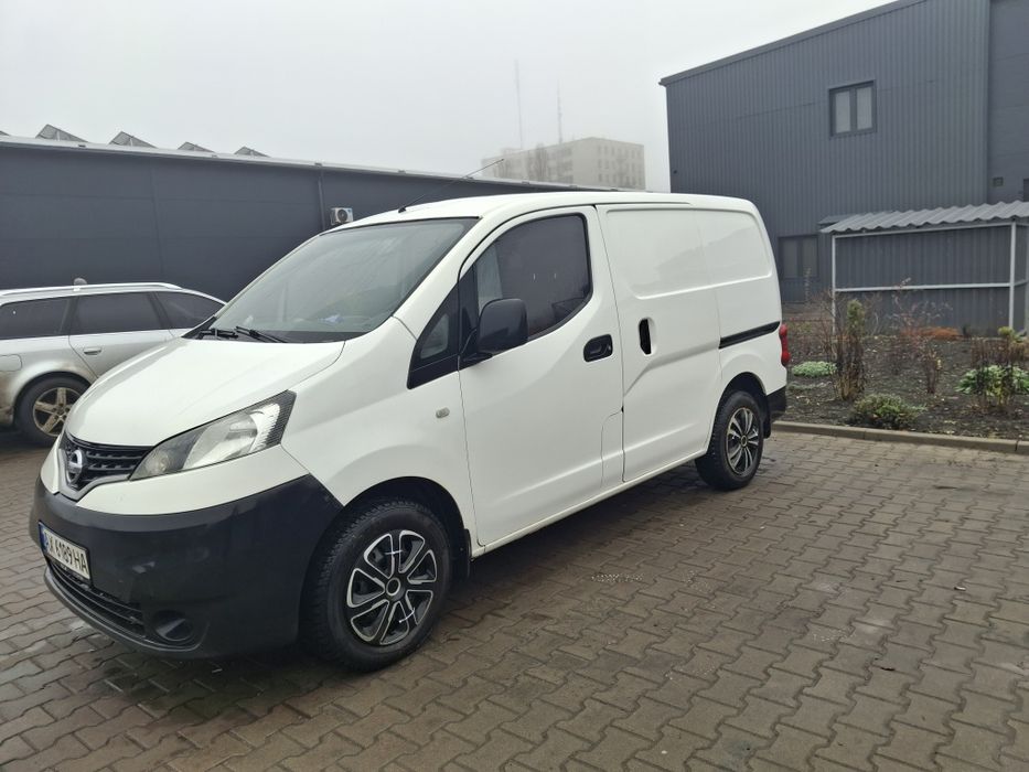 Продам Nissan nv 200