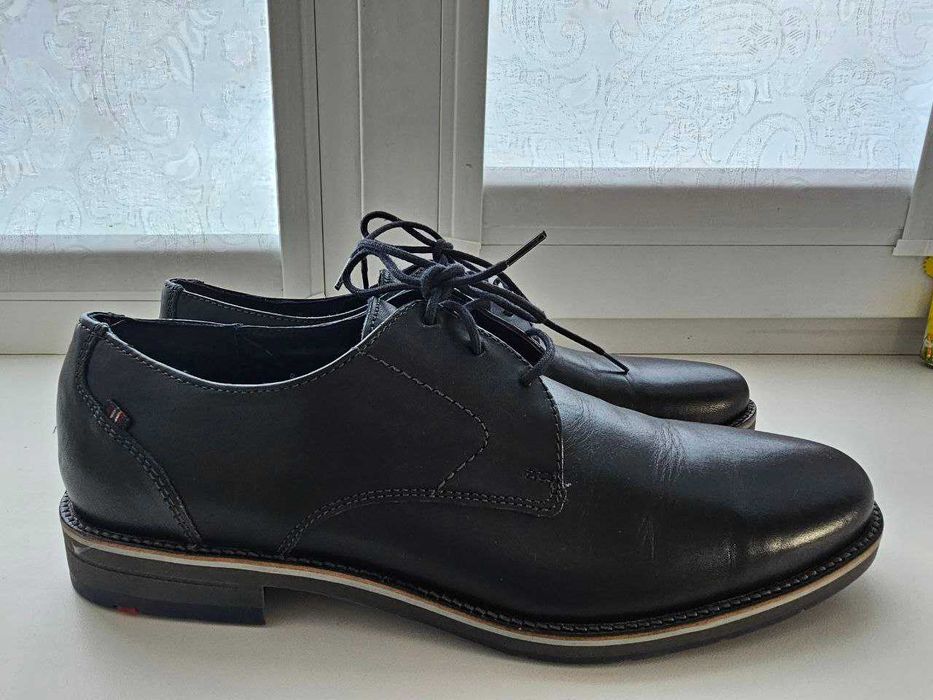 Продам класичні туфлі LLOYD