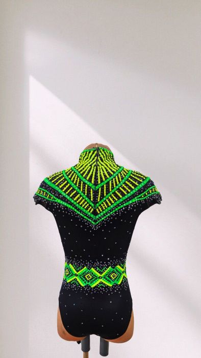 Продається купальник для художньої гімнастики