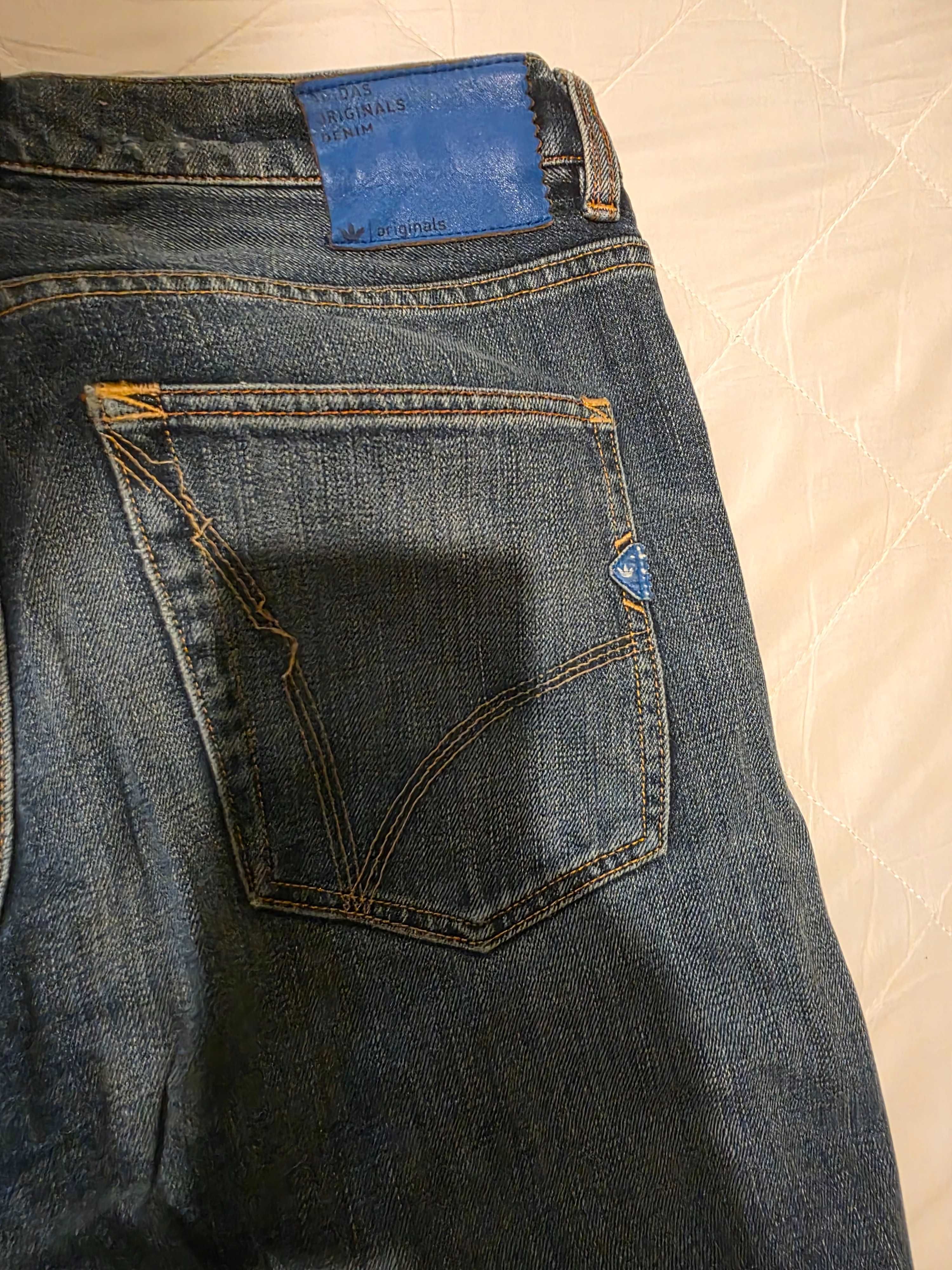 3 pares de calças Levis 501,Adidas e Diesel Industry