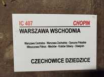 Tablica kierunkowa z pociągu IC Chopin w skróconej relacji.