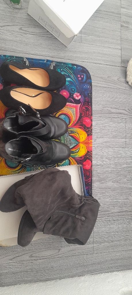 Calçado de mulher  botas, sapatos e botins