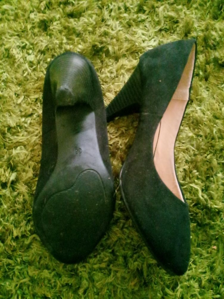 Sapatos para o dia-a-dia ou festas…10€ (n° 36)