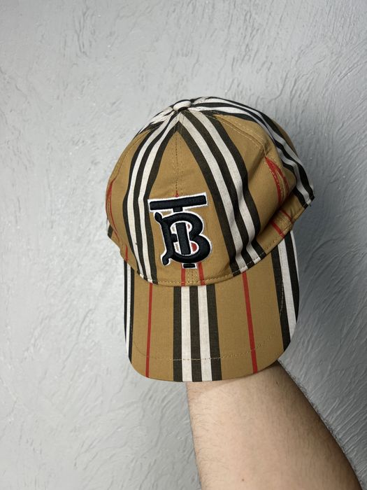 Кепка Burberry Нові Колеції