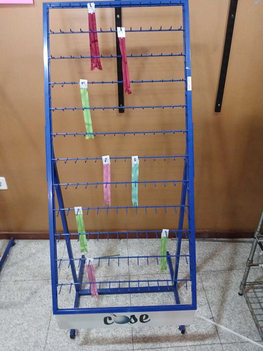 Vende-se expositores para fechos conforme foto