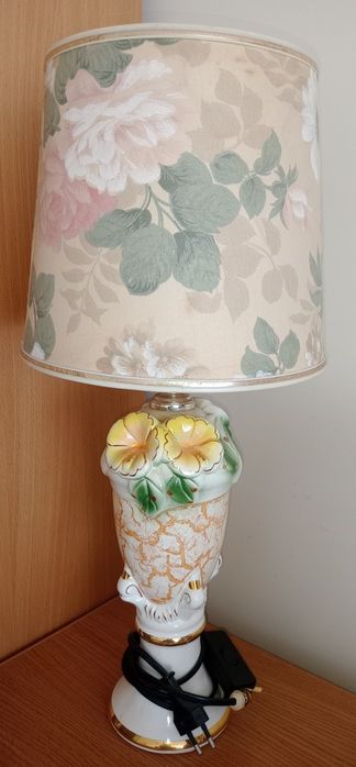 Lampka nocna z ceramiczną podstawą