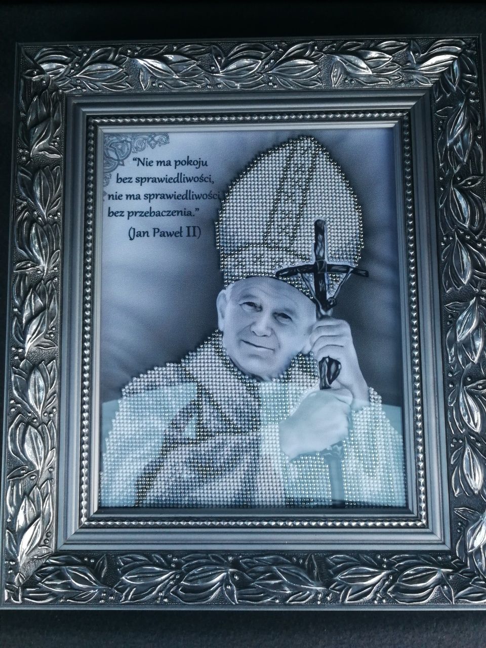 Obraz wyhaftowany koralikami. Papież. Jan Paweł II.