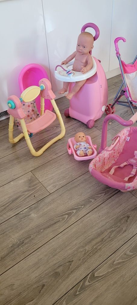 Niania, opiekunka, wózek dla lalek bobasów