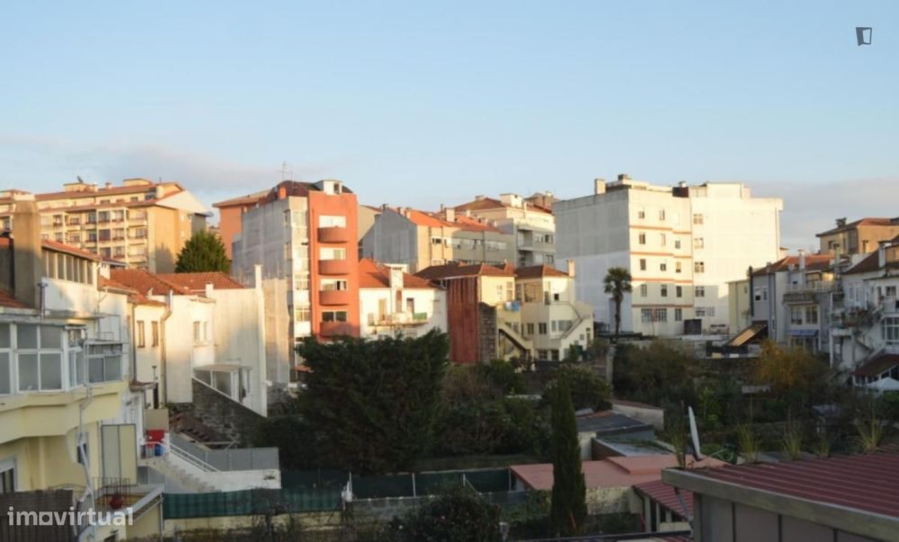 Quarto - localizado em Paranhos Porto