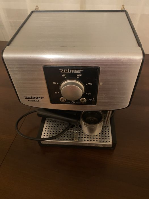 Кавоварка Zelmer Nerro цілу потребує ремонту