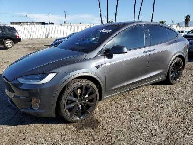 2021 року Tesla Model X