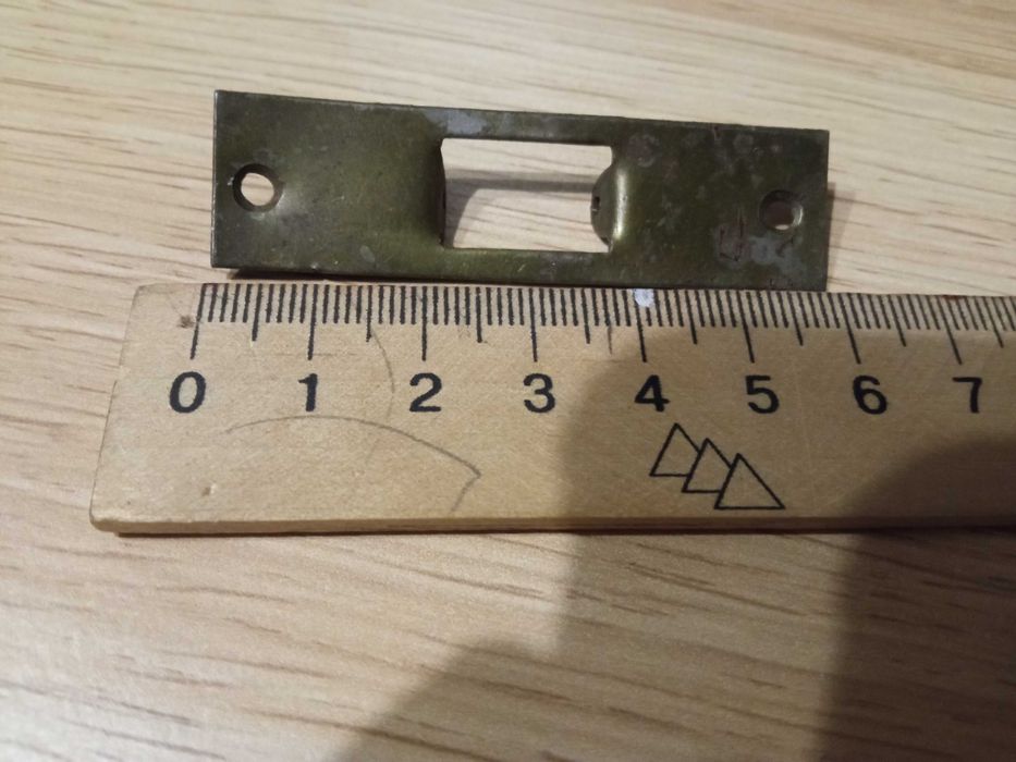 Ответная планка к старинной мебели.