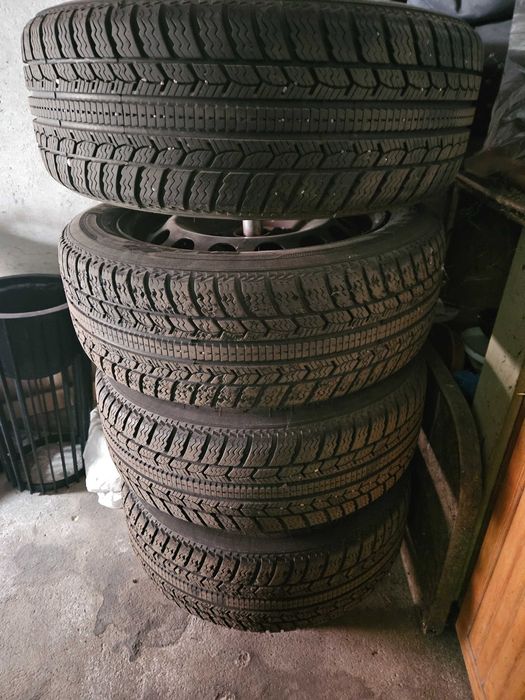 Sprzedam opony zimowe z felgami 205/55r16 VW