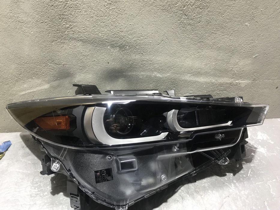 В продажу Фара права ліва Mazda cx-5 2022-2024 рік оригінал США
