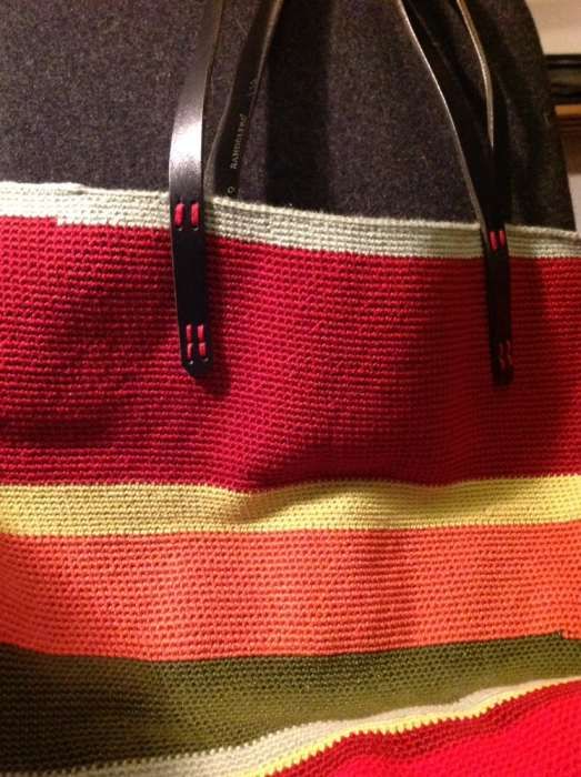 Saco/mala feita à mão em crochet NOVA