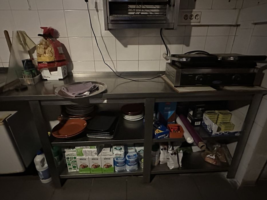 Bancada com estrutura inoxidável