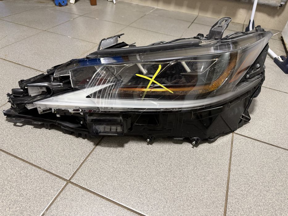 Продам оригинальную фару с Lexus ES 2021 USA