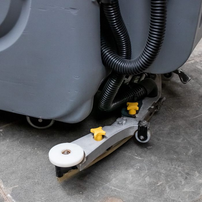 Szorowarka myjka do podłóg maszyna do mycia posadzek HAKO B650/07