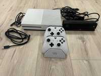 XBoxe One S 500GB + 2pady + Kinnect