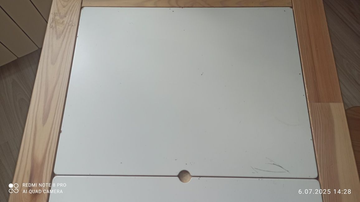 stolik z taboretami i pojemnikami ikea flisat