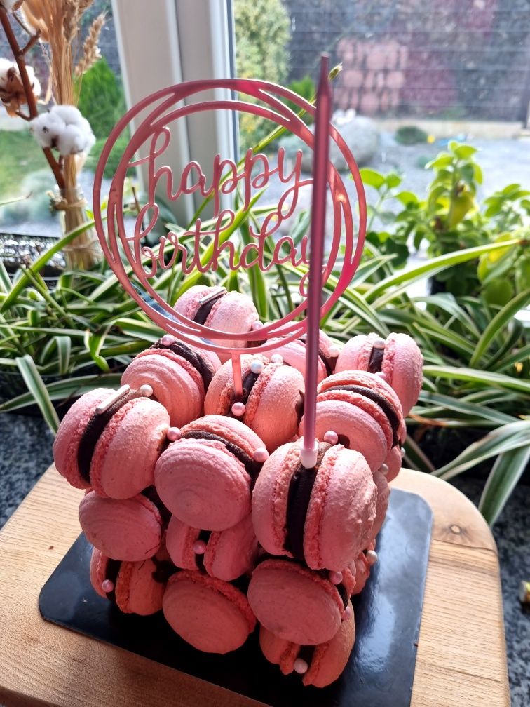 Торт-куб з макарон, макаронс, macarons з пониженим вмістом цукру