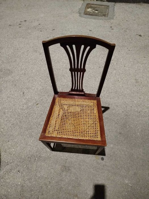 Cadeira madeira e palhinha