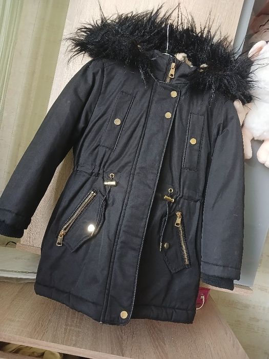 Дитяча парка на дівчинку