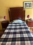 Conjunto de cama em madeira maciça