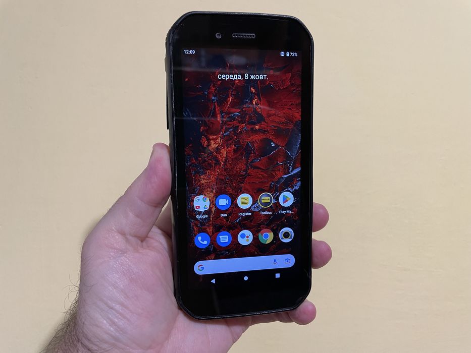 Caterpillar CAT S42.  Захищений . 2 сім+карта памяті.